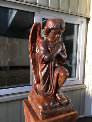 1 Angel - weatherproof, kneeling, full of stone oxide